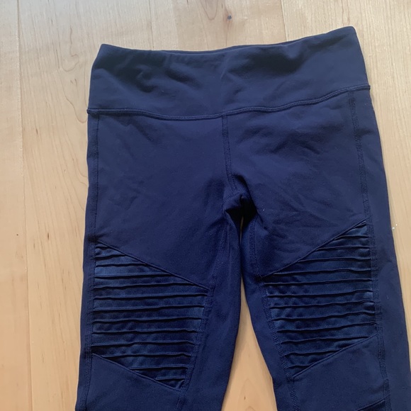 Alo yoga moto leggings - Picture 2 of 4